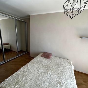 Білоруська вул., 36