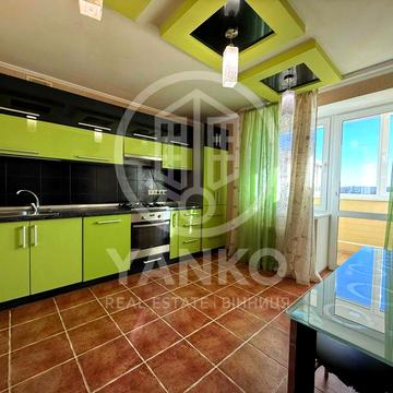 Простора 3 кімнатна - Академічний!