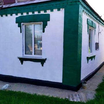 Продається будинок разом із земельними ділянками