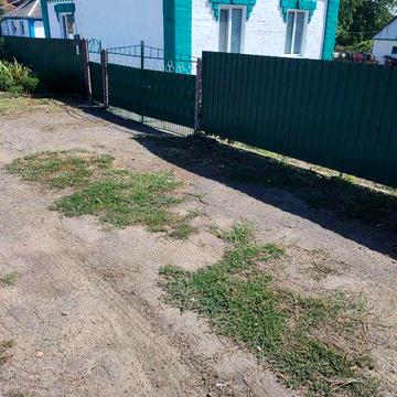 Продається будинок разом із земельними ділянками