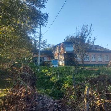 Будинок у селі .