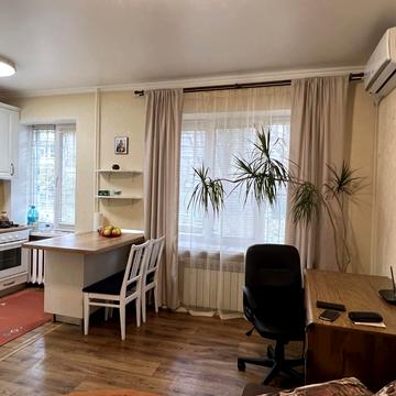 Романа Ратушного вул. (Волгоградська), 2