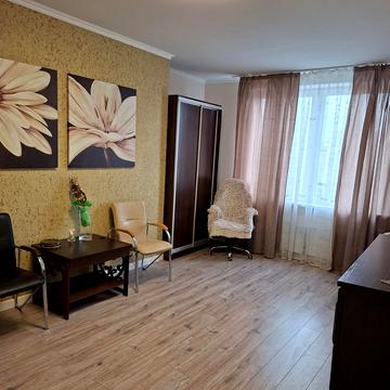 Валерія Лобановського просп. (Червонозоряний), 4-Ж