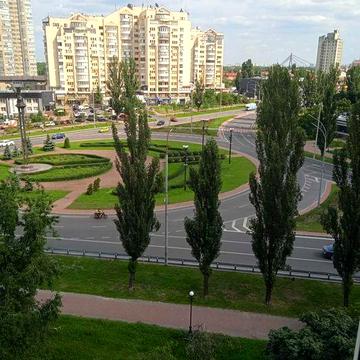 Здам трикімнатну біля метро Оболонь.