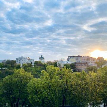 м. Київ, вул. Велика Житомирська, 16 (Пейзажна алея)