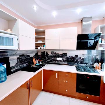 Пилипа Козицького вул., 3