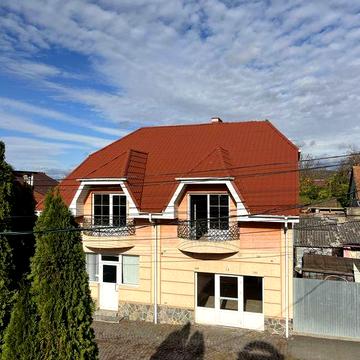 Новобудова 190 м2 Центр Берегово