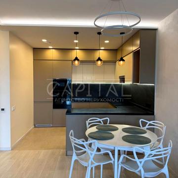 Зарічна вул., 4