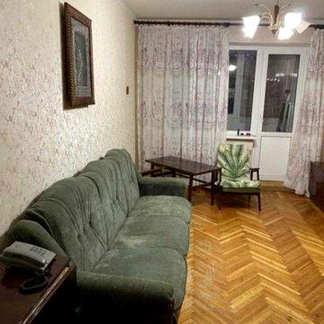 Продам 2 к. із. кв., 8 хв. пішки Метро Ботанічний Сад