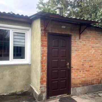 Продам півбудинку в Індустріальному районі