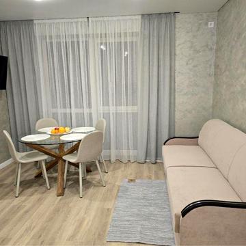 Перша здача Квітковий навпроти РЕНОМЕ