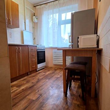 Богдана Хмельницького вул., 82