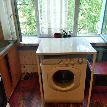 Сдам 1 комн. гостинку со своим сан.узлом и мини-кухней на ХТЗ