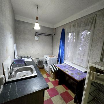 Євгена Мельнікова вул., 8