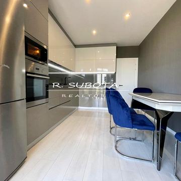 Набережна Перемоги вул., 44п