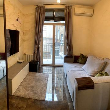 Круглоуніверситетська вул., 13