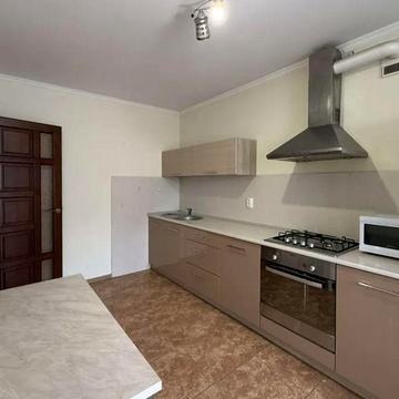 Комфортна 2/х кім у центрі у новобудові