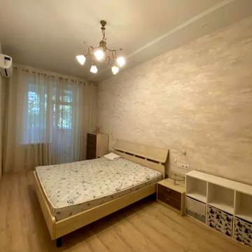 Академіка Чекмарьова вул., 7