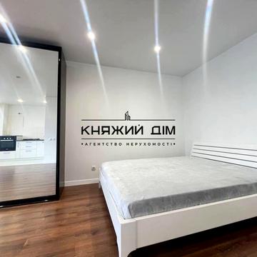 Вячеслава Чорновола вул., 30