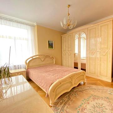 Велика Васильківська вул. (Червоноармійська), 84