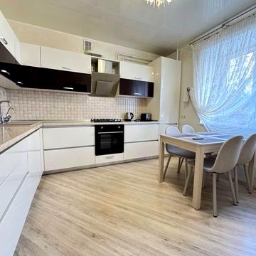 Зарічанська вул., 11