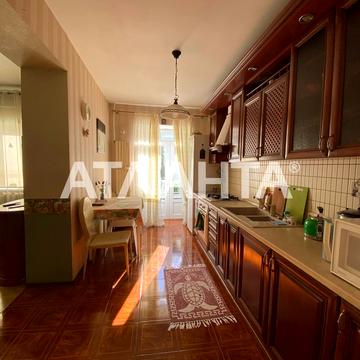 Анни Ахматової вул., 17