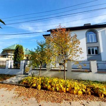 Продам  будинок  поряд  із  центром міста,   Гідропарк