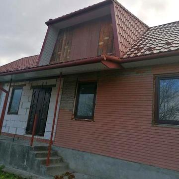 Продється будинок з великою земельною ділянкою від власника