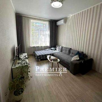 2-кімн квартира у центрі, індивід. опалення, ремонт, місце для авто