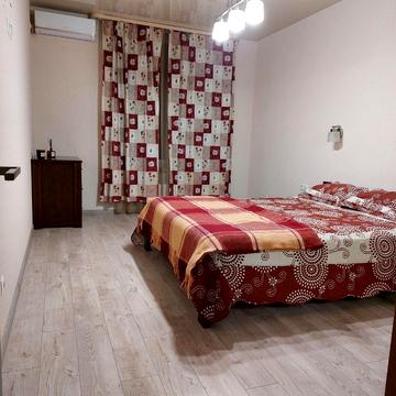 Анатолія Петрицького вул., 15