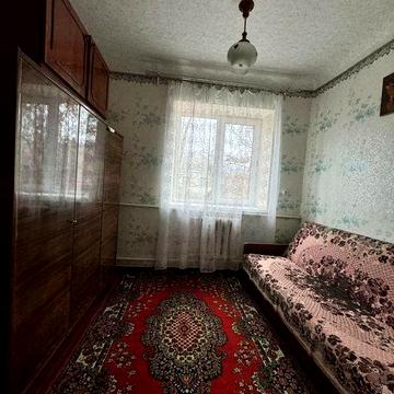Продам  3 кімнатну квартиру в смт. Гребінки  в Центрі