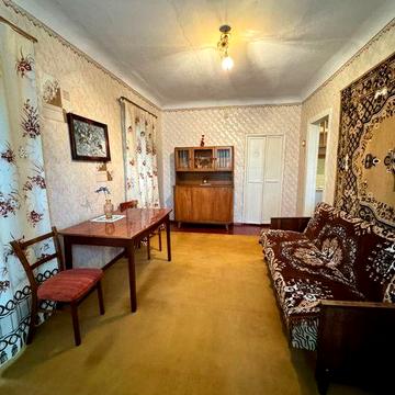 Продам  3 кімнатну квартиру в смт. Гребінки  в Центрі