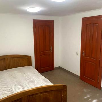 Золота вул. (), 24