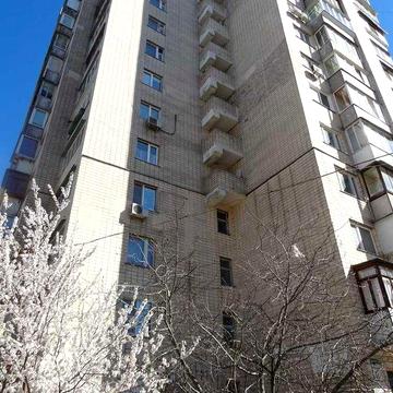 Простора тепла 1-кім квартира 38 кв.м на метро Героїв Дніпра