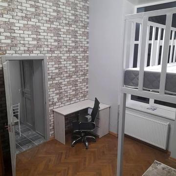 Івана Огієнка вул. (), 18