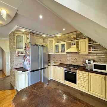 Продаж 3-кімнатної квартири на Сихові (вул. Райдужна, 23)