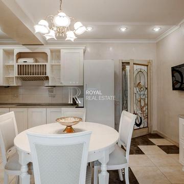 Кропивницького вул., 8