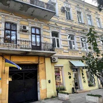 СРОЧНО!Продам 2комн квартиру в Центре Одессы.АГВ.Под ремонт.