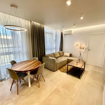 Джона Маккейна вул. (Івана Кудрі), 1-Б