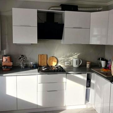 Над Яром вул., 1