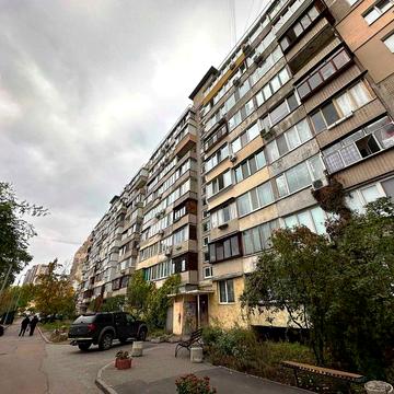 Срочно! Продам 1-комнатную квартиру 33 м2 возле м. Левобережная!