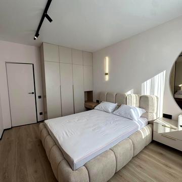 Угорська вул., 14