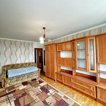 Оболонська пл. (Дружби Народів СРСР), 5