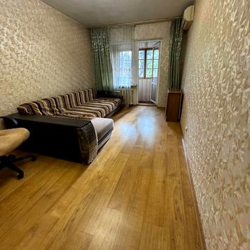 Варненська вул., 18