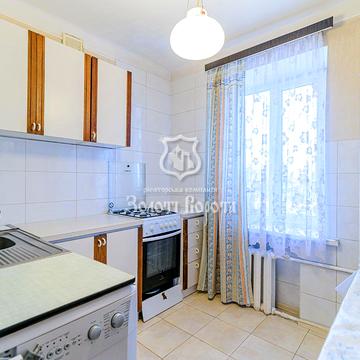 Будівельників вул., 24