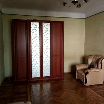 Лабораторна вул., 33