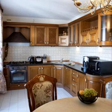 Різдвяна вул., 50