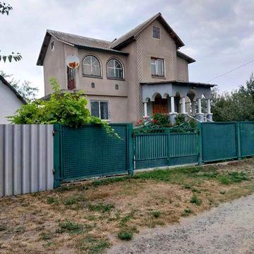 Продам двоповерховий будинок
