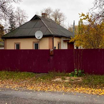 Будинок у центрі села, газ, вода, асфальт, ділянка 16 соток
