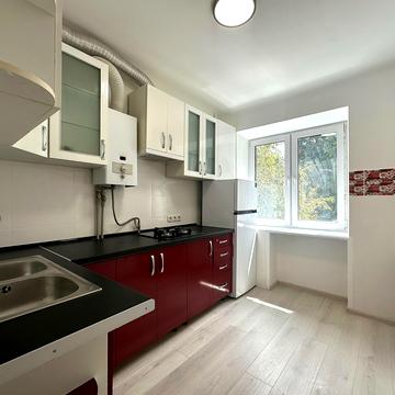 Набережна вулиця ім. Василя Стефаника, 2